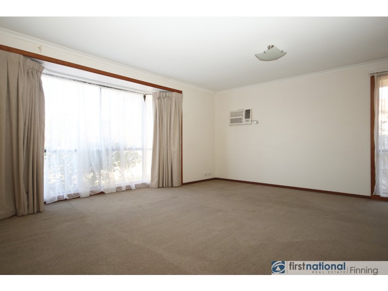 2/2 Lawson Close, Cranbourne VIC 3977