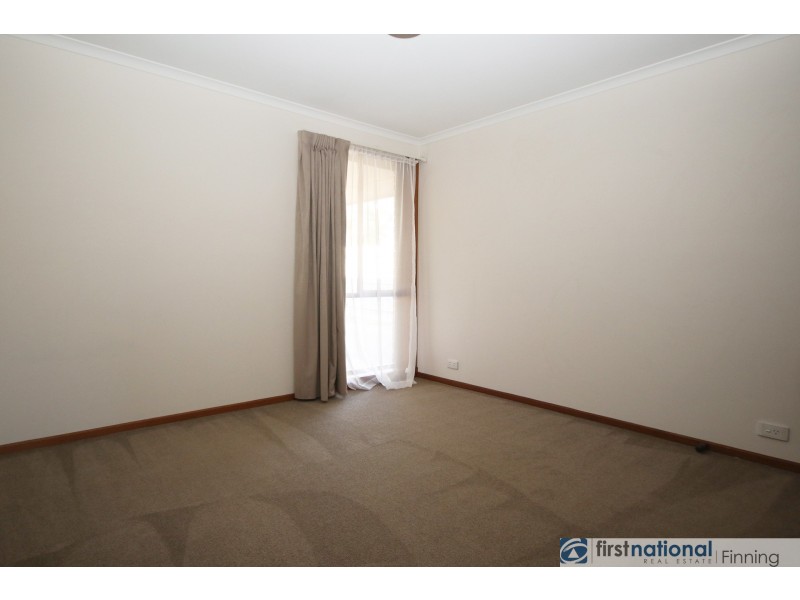 2/2 Lawson Close, Cranbourne VIC 3977