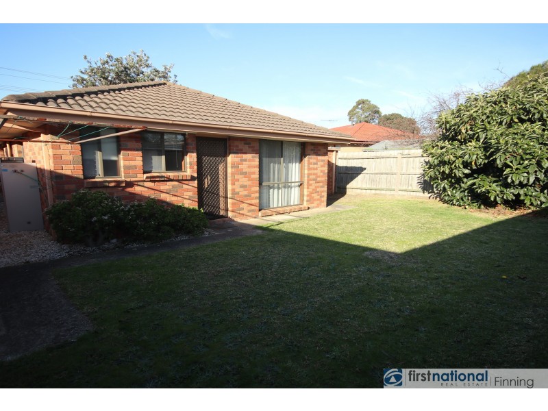2/2 Lawson Close, Cranbourne VIC 3977