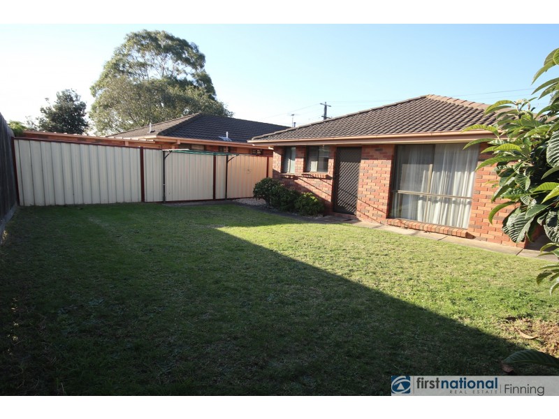 2/2 Lawson Close, Cranbourne VIC 3977