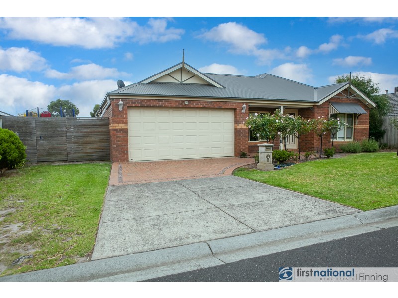 11 Saunton Drive, Cranbourne VIC 3977