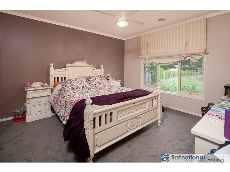 11 Saunton Drive, Cranbourne VIC 3977