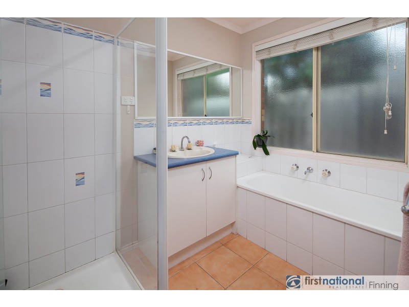 11 Saunton Drive, Cranbourne VIC 3977