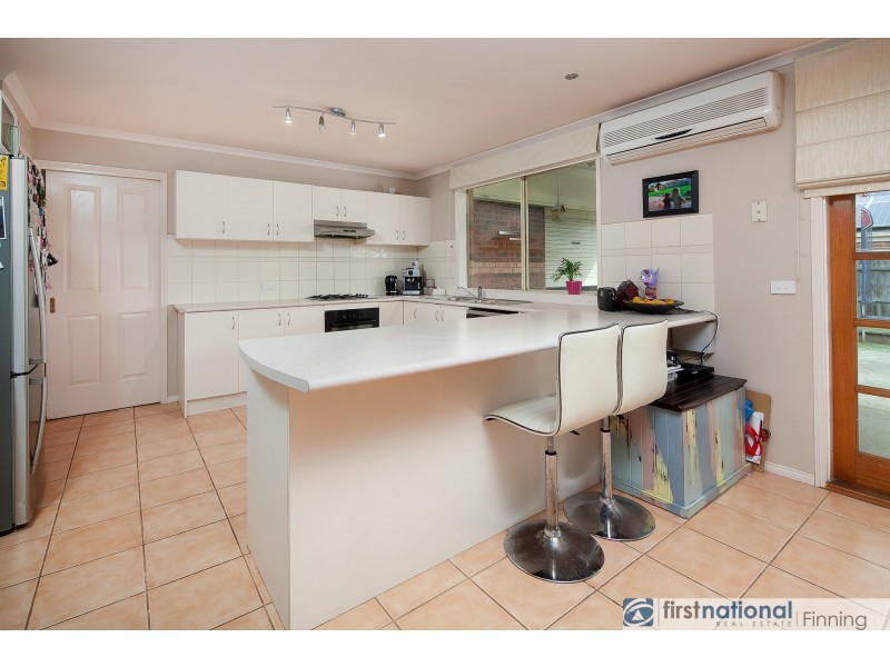 11 Saunton Drive, Cranbourne VIC 3977