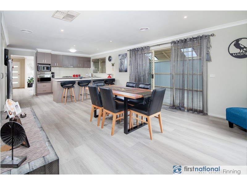 5 Donohue Street, Cranbourne East VIC 3977