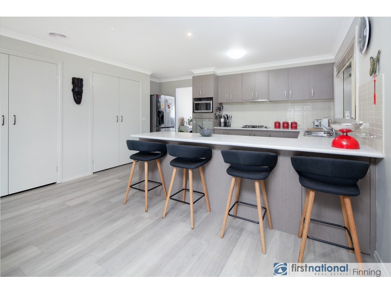 5 Donohue Street, Cranbourne East VIC 3977