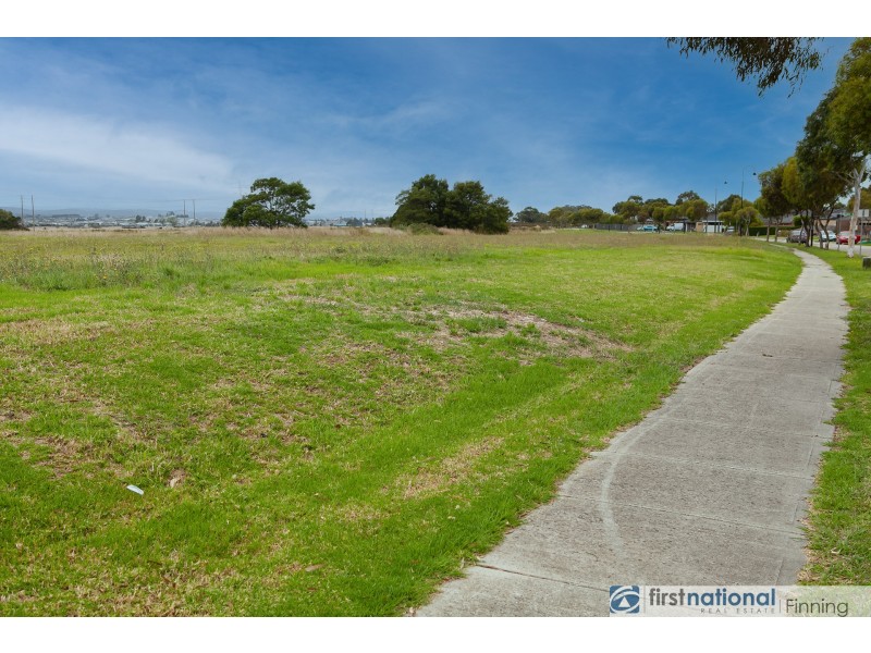 5 Donohue Street, Cranbourne East VIC 3977