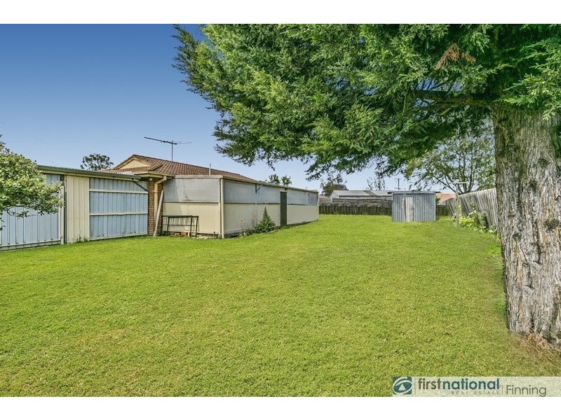 6 Glenn Close, Cranbourne West VIC 3977