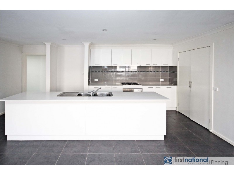 8 Waterways Drive, Cranbourne North VIC 3977