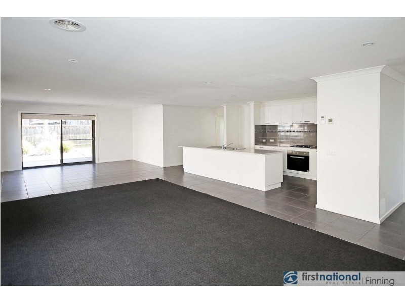 8 Waterways Drive, Cranbourne North VIC 3977