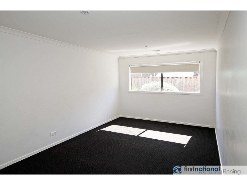 8 Waterways Drive, Cranbourne North VIC 3977