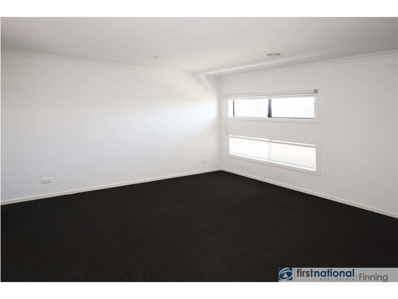 8 Waterways Drive, Cranbourne North VIC 3977