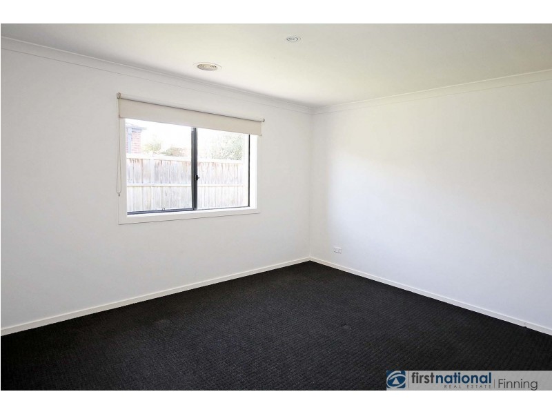 8 Waterways Drive, Cranbourne North VIC 3977