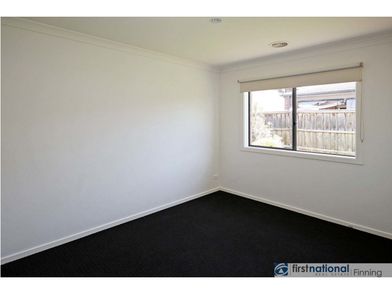 8 Waterways Drive, Cranbourne North VIC 3977