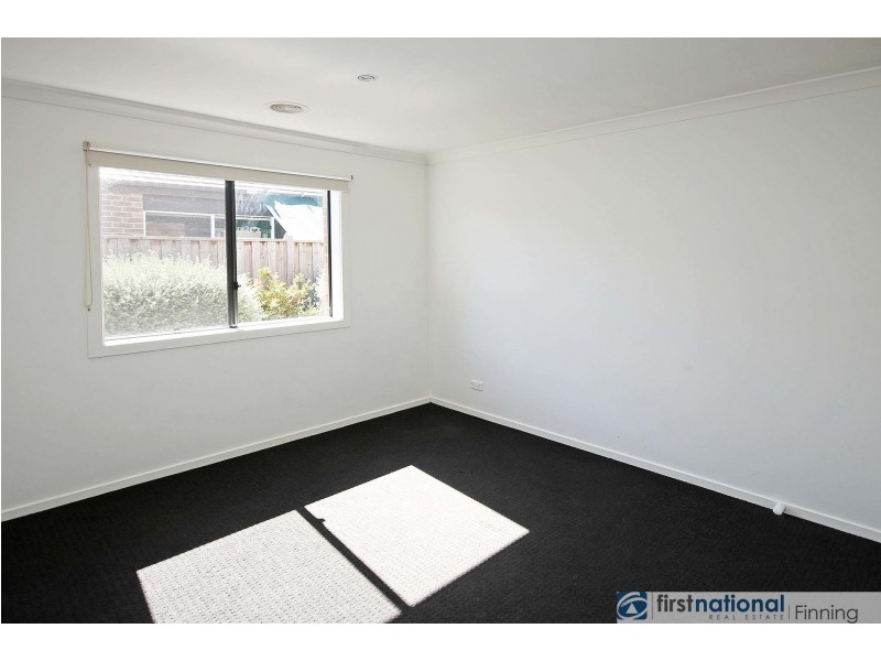 8 Waterways Drive, Cranbourne North VIC 3977