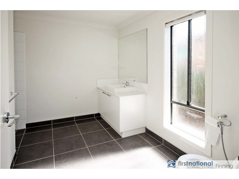 8 Waterways Drive, Cranbourne North VIC 3977