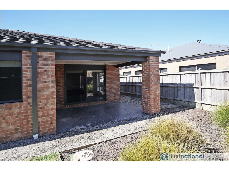 8 Waterways Drive, Cranbourne North VIC 3977