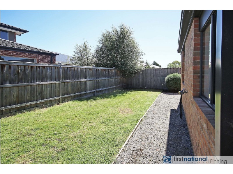 8 Waterways Drive, Cranbourne North VIC 3977