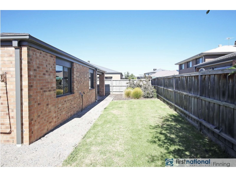 8 Waterways Drive, Cranbourne North VIC 3977