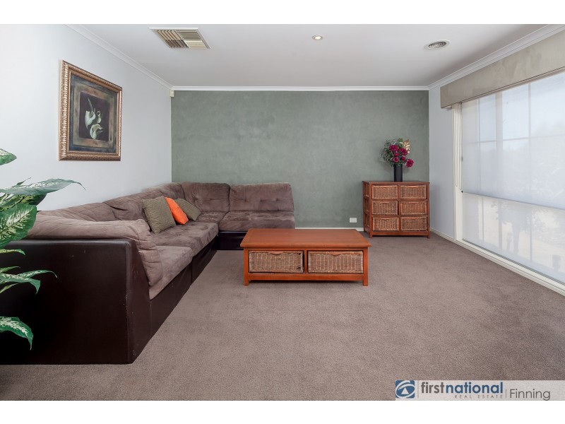 27 Sherwood Road, Narre Warren South VIC 3805