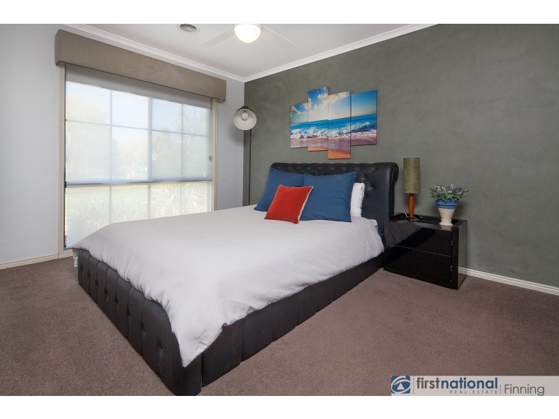 27 Sherwood Road, Narre Warren South VIC 3805