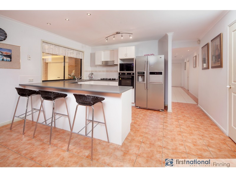 27 Sherwood Road, Narre Warren South VIC 3805