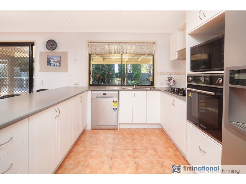 27 Sherwood Road, Narre Warren South VIC 3805