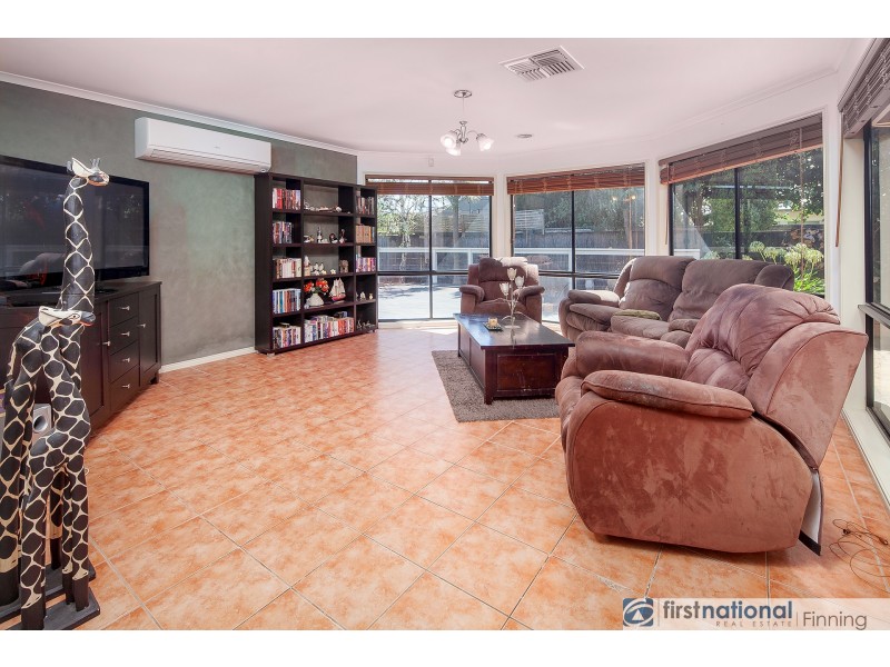 27 Sherwood Road, Narre Warren South VIC 3805