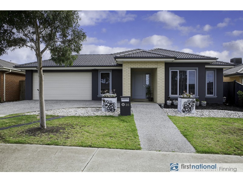35 Lineham Drive, Cranbourne East VIC 3977