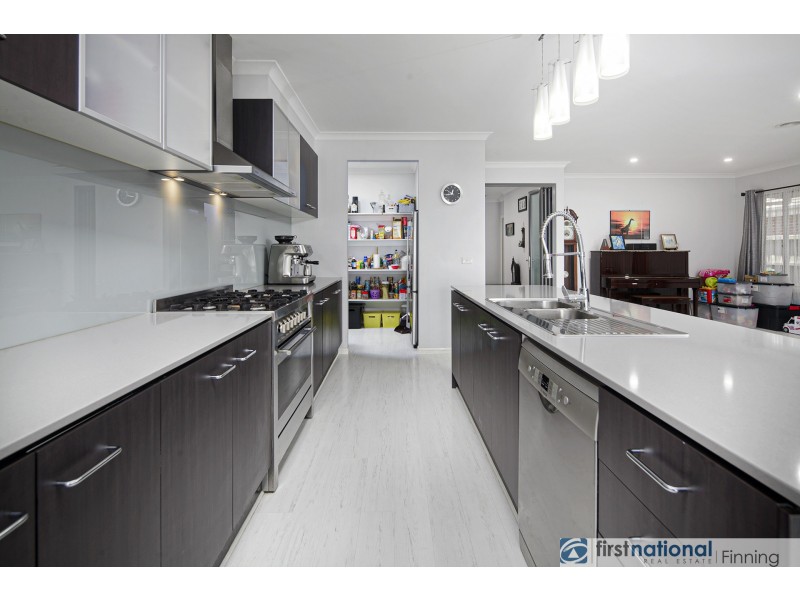 35 Lineham Drive, Cranbourne East VIC 3977