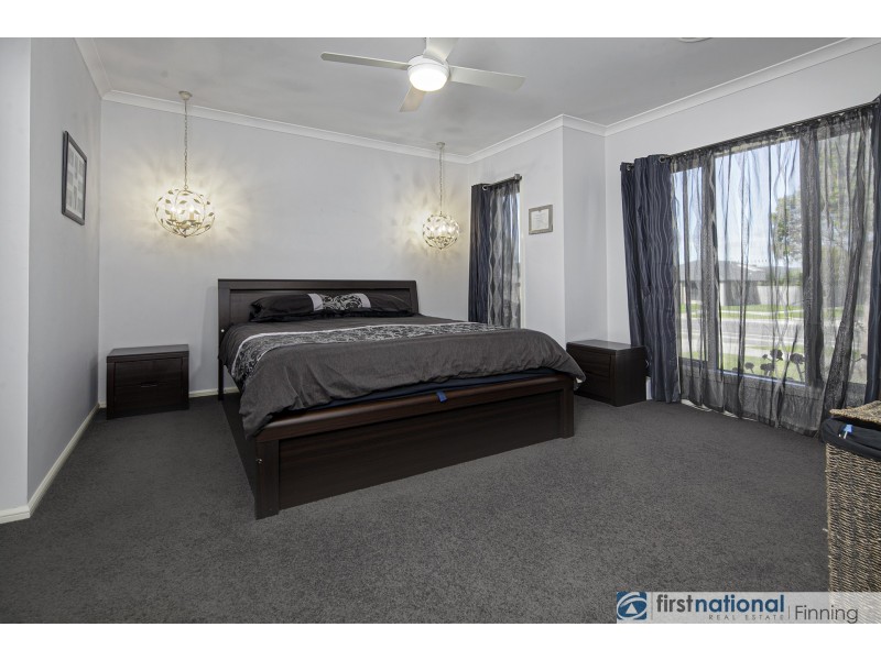 35 Lineham Drive, Cranbourne East VIC 3977