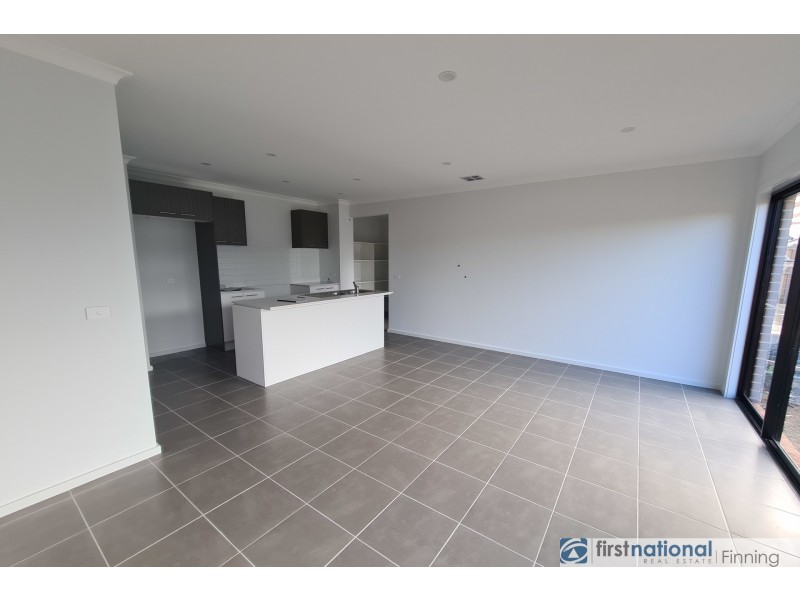 32 Bowler Avenue, Clyde VIC 3978