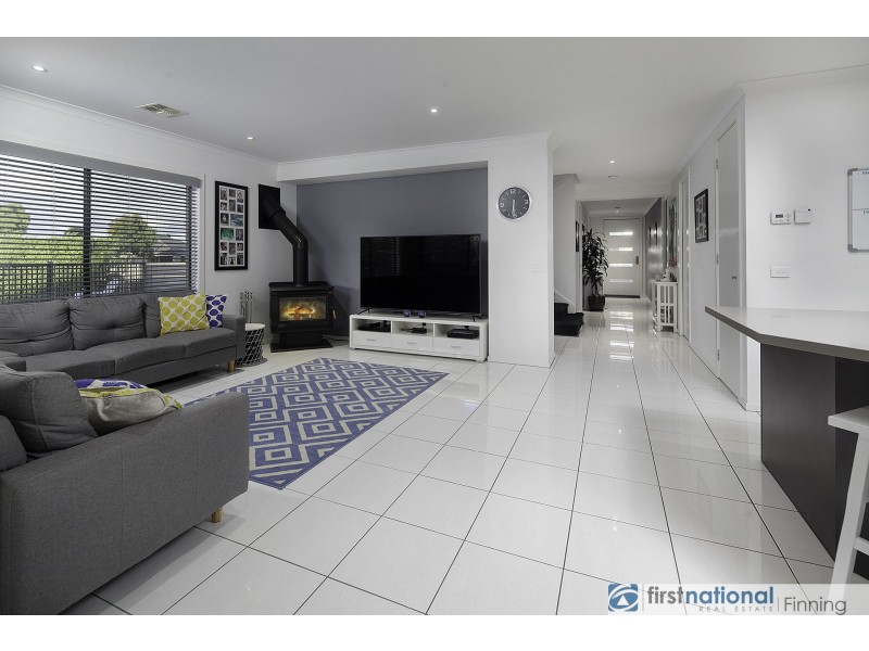 6 Godfrey Avenue, Cranbourne East VIC 3977