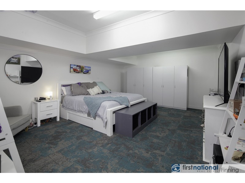 6 Godfrey Avenue, Cranbourne East VIC 3977