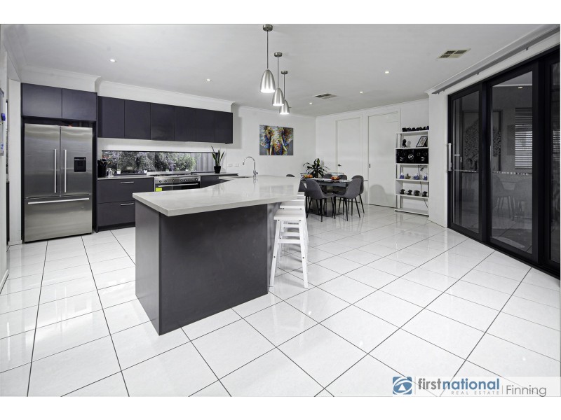 6 Godfrey Avenue, Cranbourne East VIC 3977