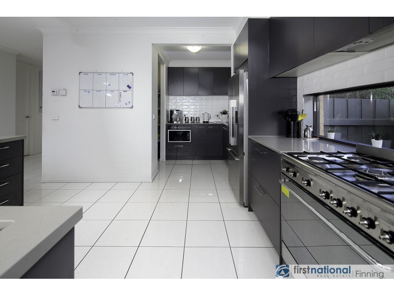 6 Godfrey Avenue, Cranbourne East VIC 3977