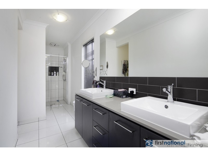 6 Godfrey Avenue, Cranbourne East VIC 3977