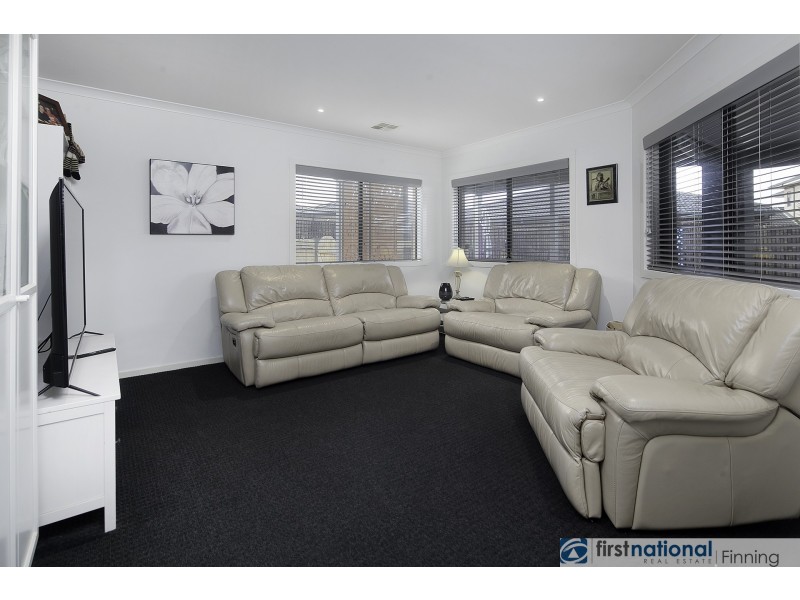 6 Godfrey Avenue, Cranbourne East VIC 3977