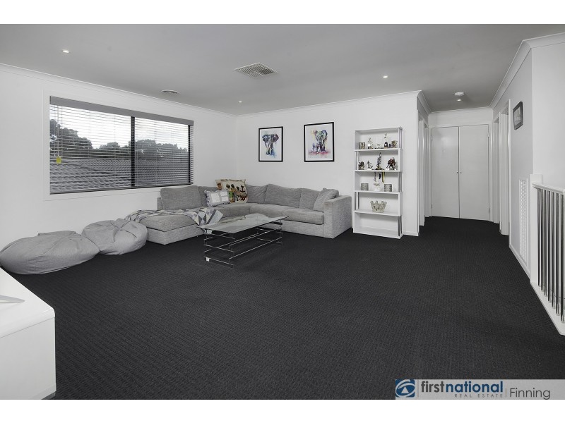 6 Godfrey Avenue, Cranbourne East VIC 3977