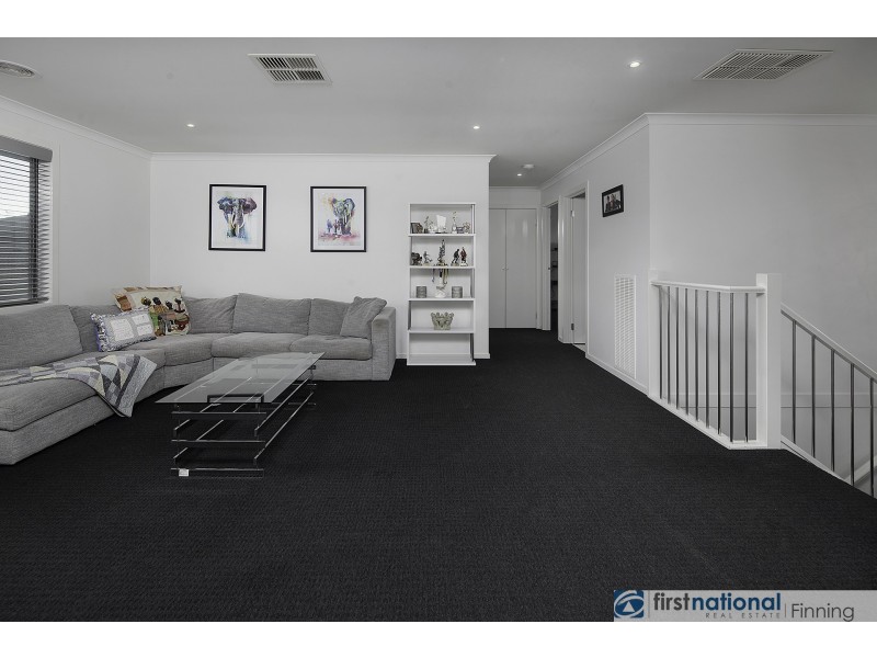 6 Godfrey Avenue, Cranbourne East VIC 3977