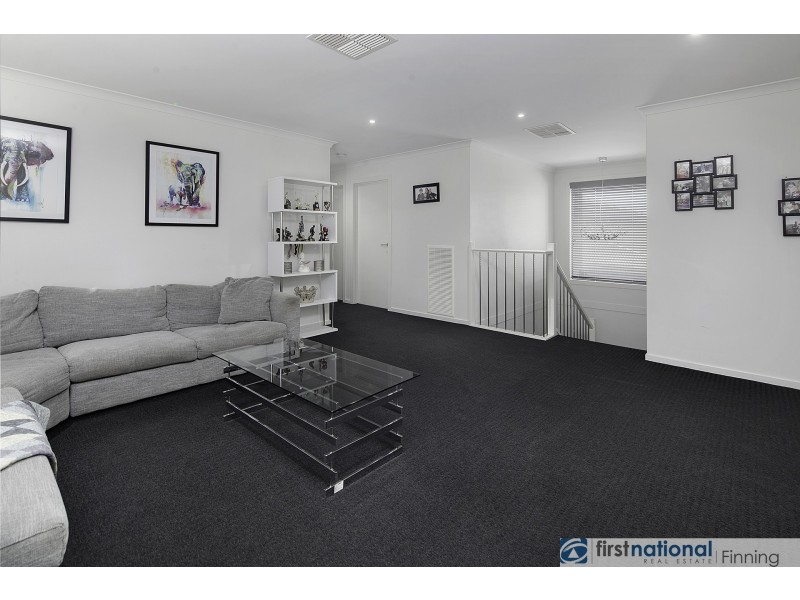 6 Godfrey Avenue, Cranbourne East VIC 3977