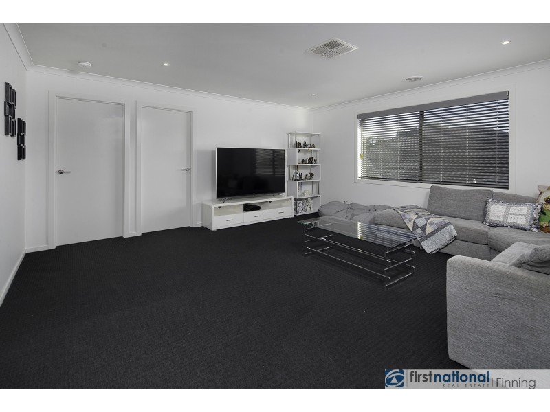 6 Godfrey Avenue, Cranbourne East VIC 3977