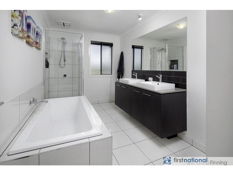 6 Godfrey Avenue, Cranbourne East VIC 3977