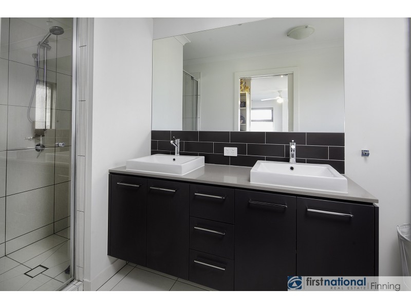 6 Godfrey Avenue, Cranbourne East VIC 3977