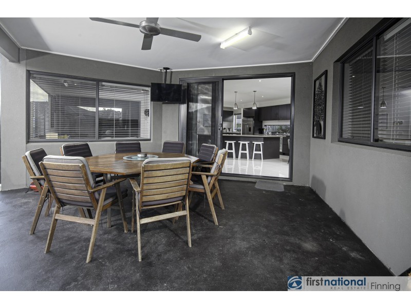 6 Godfrey Avenue, Cranbourne East VIC 3977