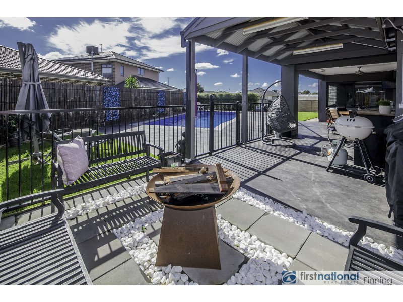 6 Godfrey Avenue, Cranbourne East VIC 3977