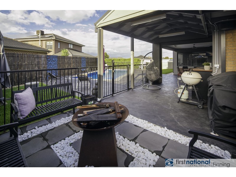 6 Godfrey Avenue, Cranbourne East VIC 3977