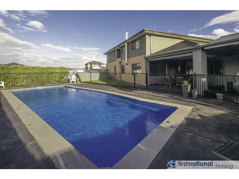 6 Godfrey Avenue, Cranbourne East VIC 3977