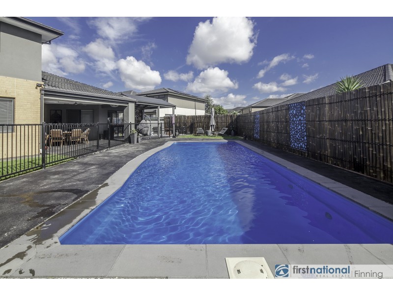 6 Godfrey Avenue, Cranbourne East VIC 3977