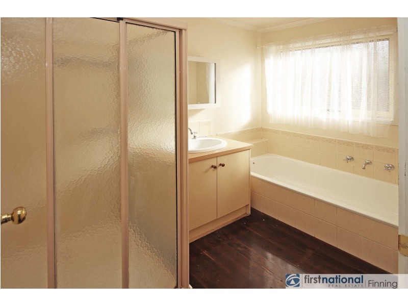 31 Hamilton Drive, Cranbourne North VIC 3977